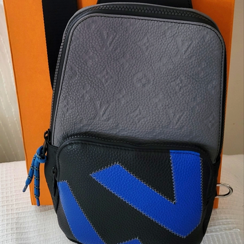 Louis Vuitton M59926 Avenue Sling Bag